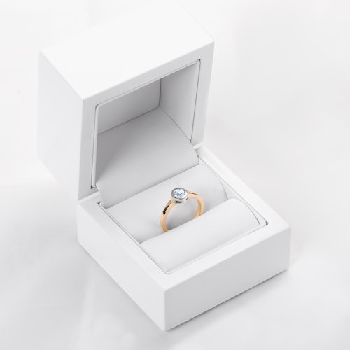 Pierścionek zaręczynowy SAVICKI: dwukolorowe złoto, z diamentem